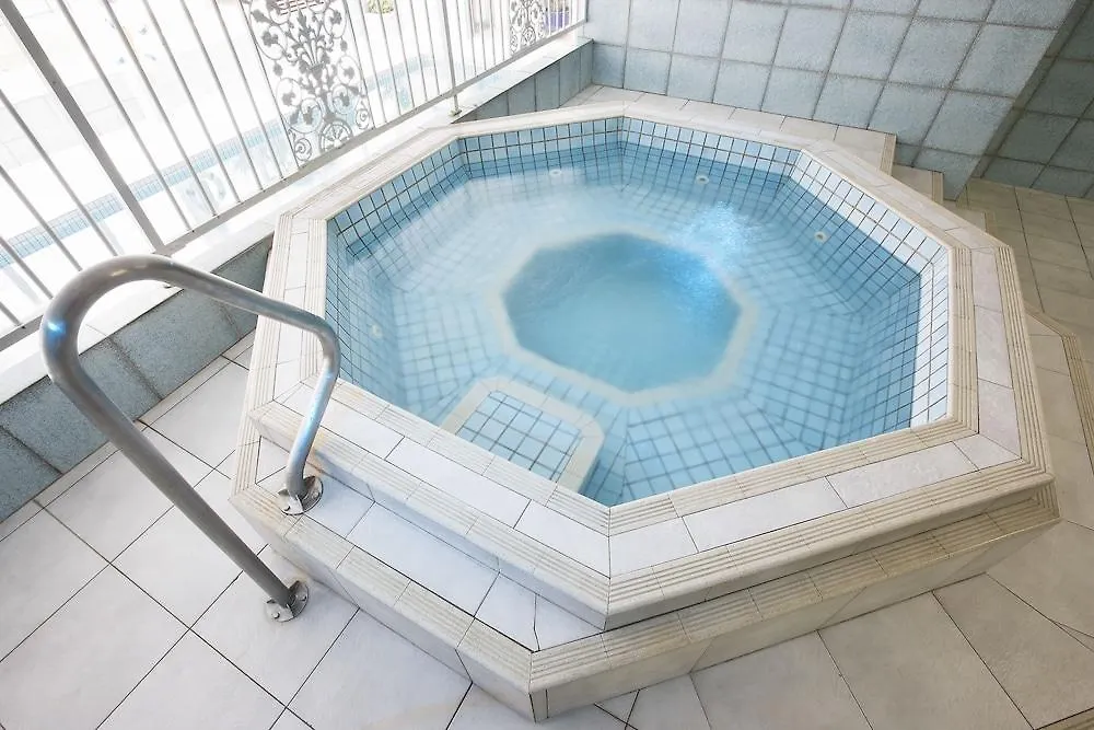 Breakfree Beachpoint Gold Coast Aparthotel